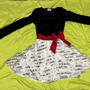 Is a perfect dress for a formal party.